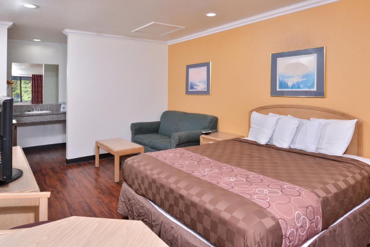 Americas Best Value Inn And Suites Clearlake Esterno foto