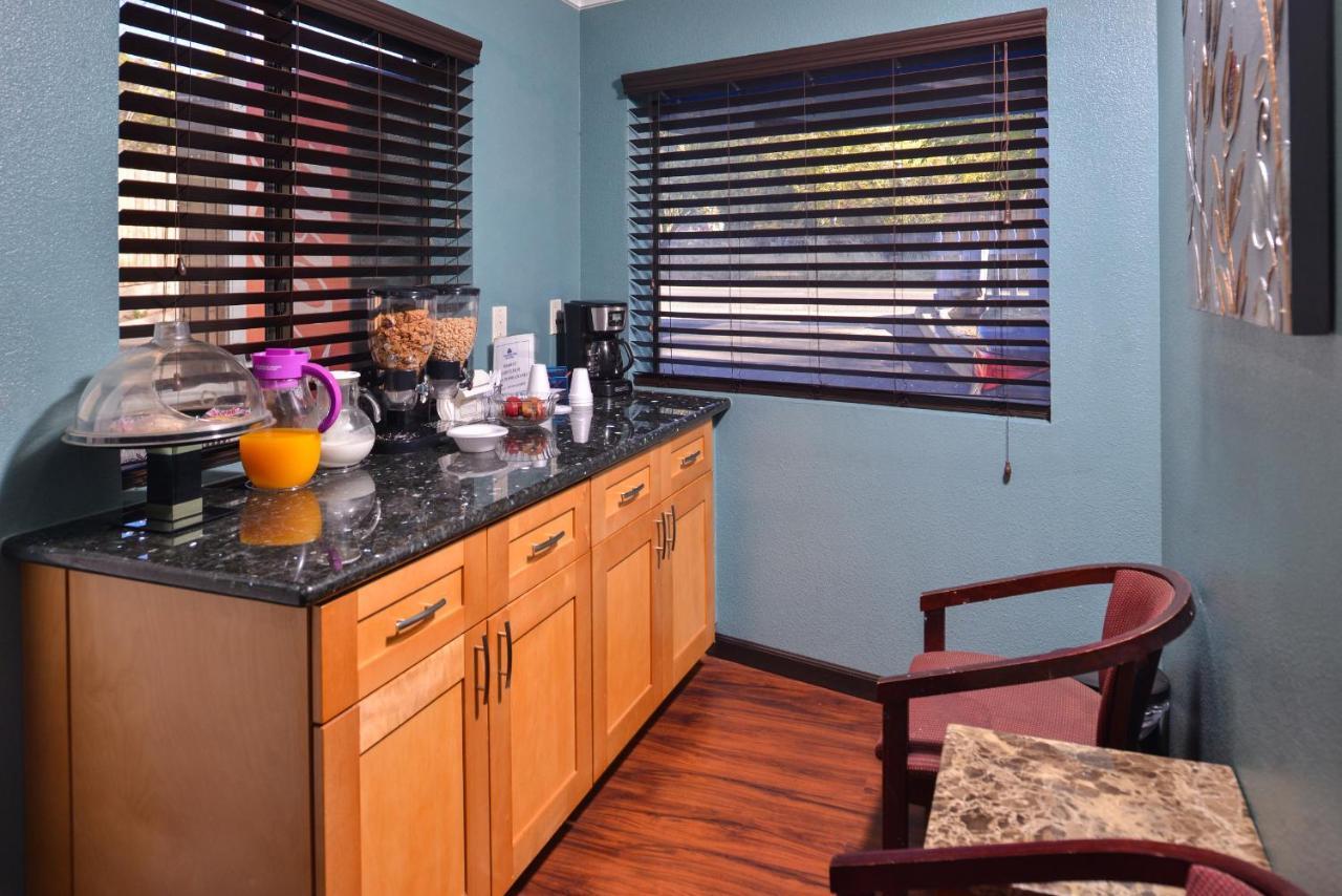 Americas Best Value Inn And Suites Clearlake Esterno foto