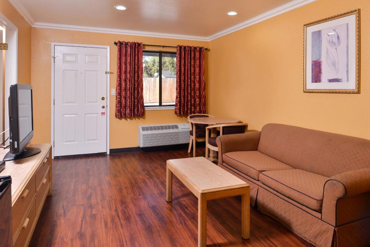 Americas Best Value Inn And Suites Clearlake Esterno foto