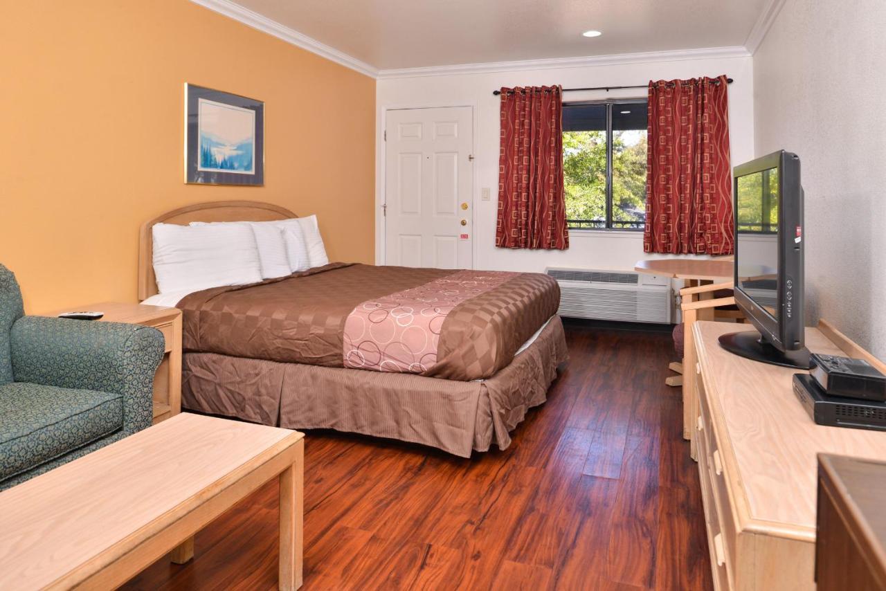 Americas Best Value Inn And Suites Clearlake Esterno foto